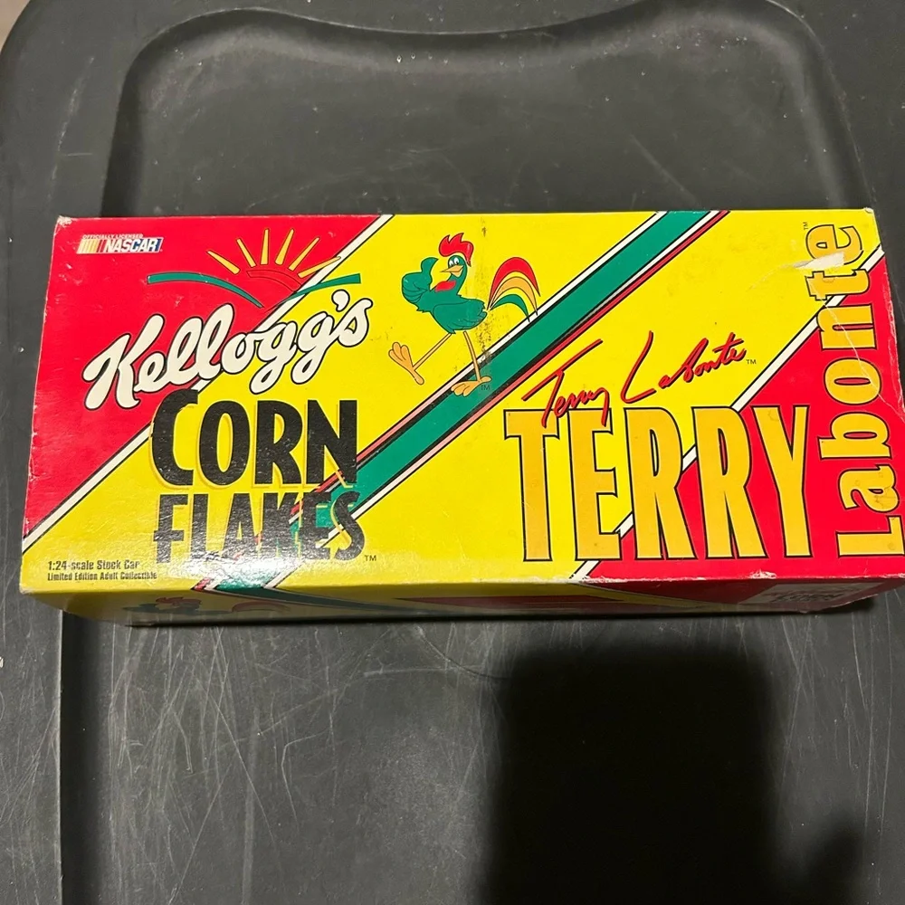 Terry Labonte Corn Flakes 1/24 scale Red and Yellow Race Car Toy. 1 of 7512 made - Picture 12 of 14